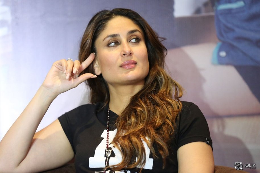 Kareena-Kapoor-at-Ki-And-Ka-Movie-Press-meet-in-Hyderabad